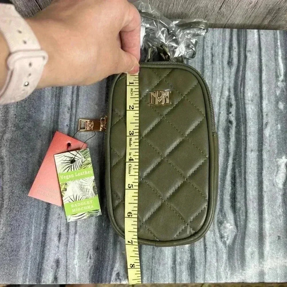 Badgley Mischka Crossbody Phone Bag Olive Green Quilted Vegan Leather - Picture 5 of 9